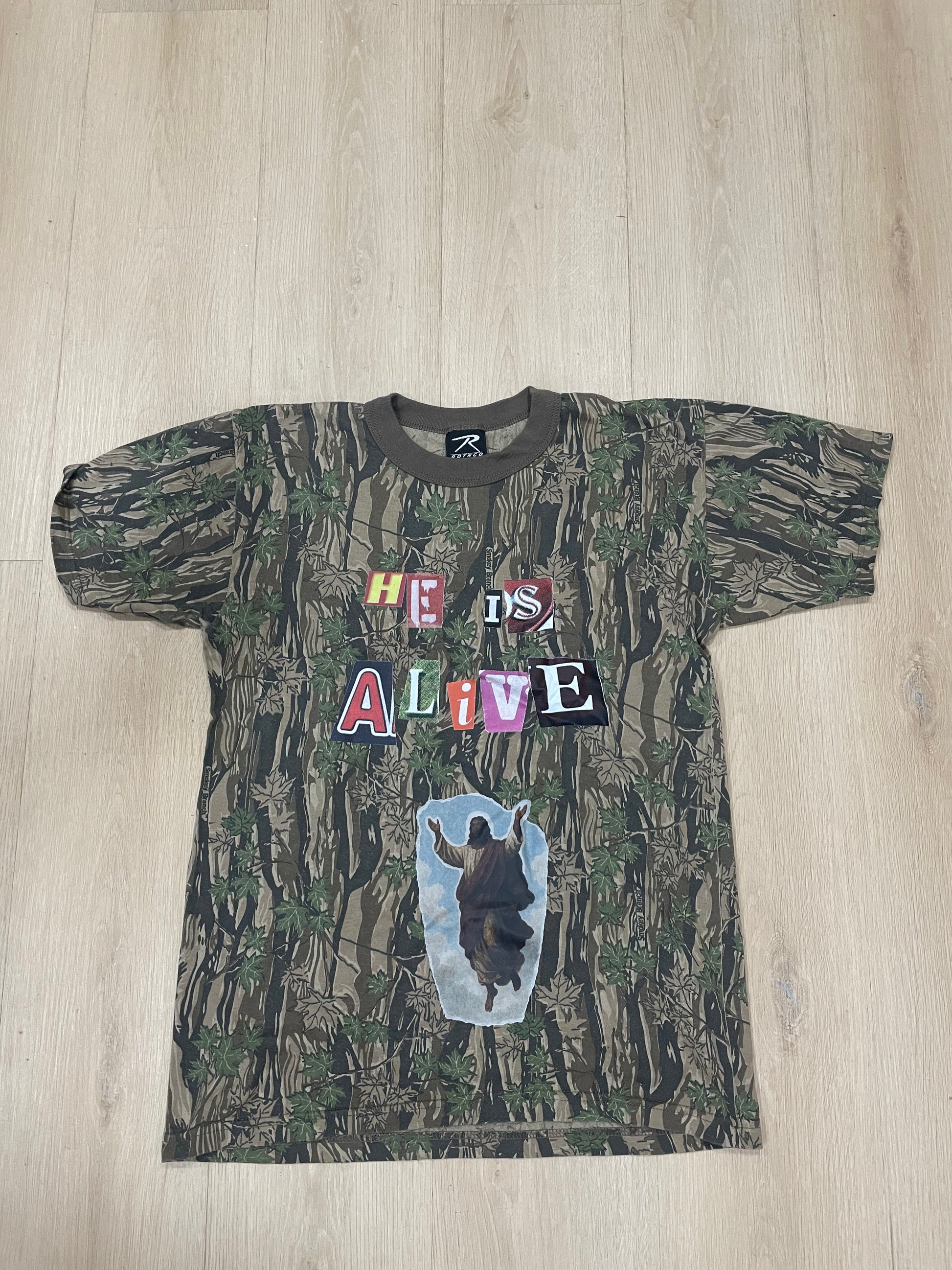 "He is Alive" Vintage Camo Tee - ALTAMAR