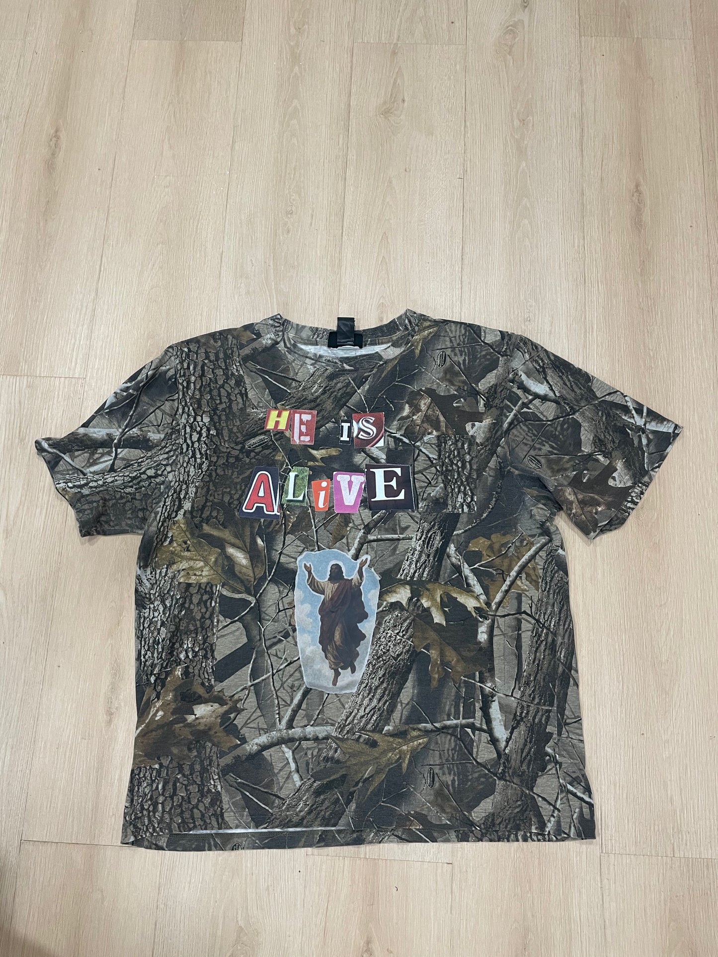 "He is Alive" Vintage Camo Tee - ALTAMAR
